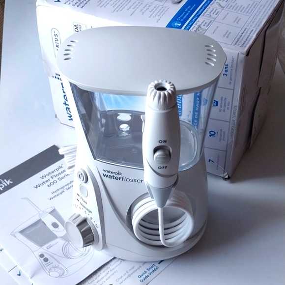 (New) Waterpik Dental Flosser 600 Series 10 Settings SEALED - Picture 2 of 9